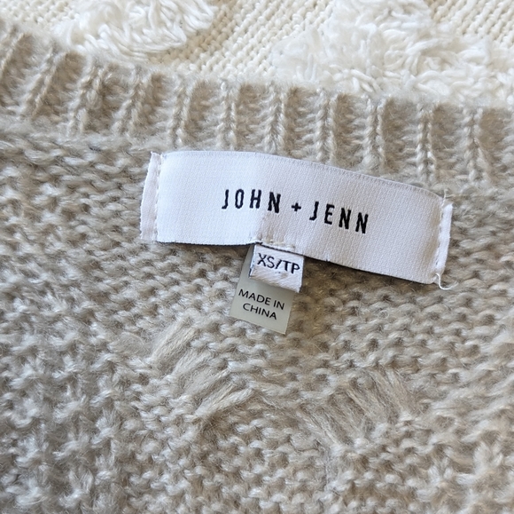 John + Jenn open shoulder v-neck sweater. Size extra small/small. - Picture 4 of 6